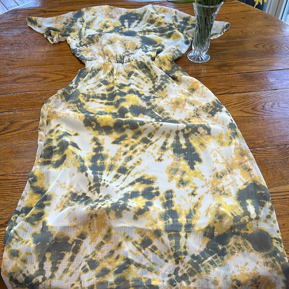 KLd yellow and gray tie dye print wrap front maxi dress. Split front, size Small - Picture 6 of 12